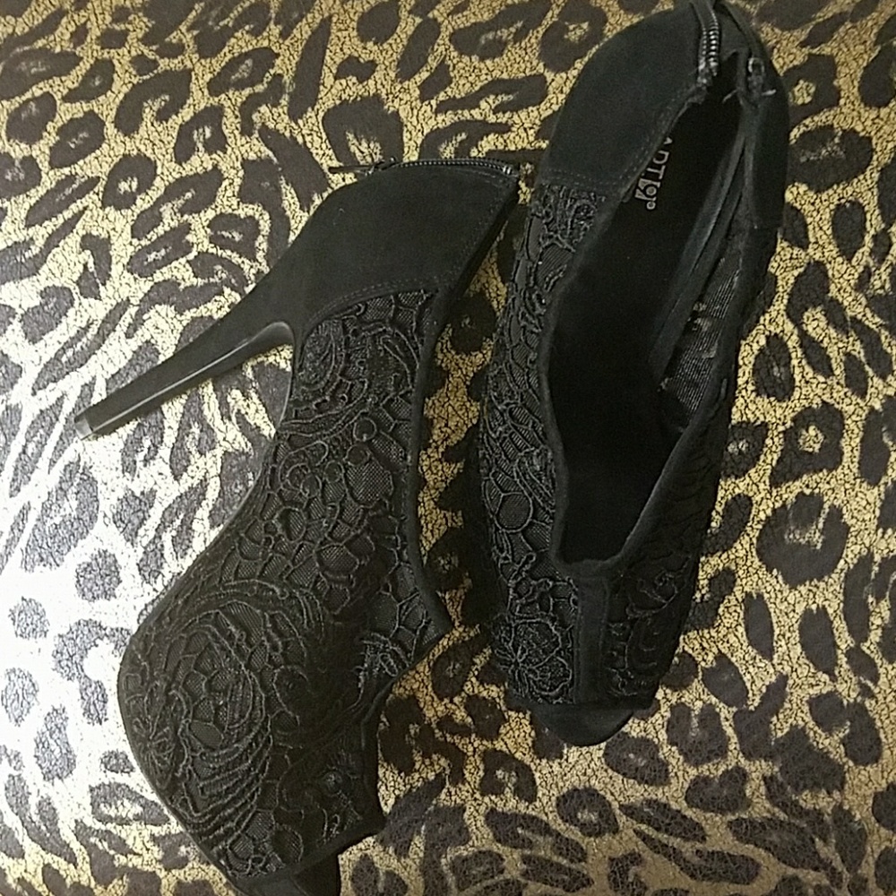 Apt 9 peep toe heeled booties