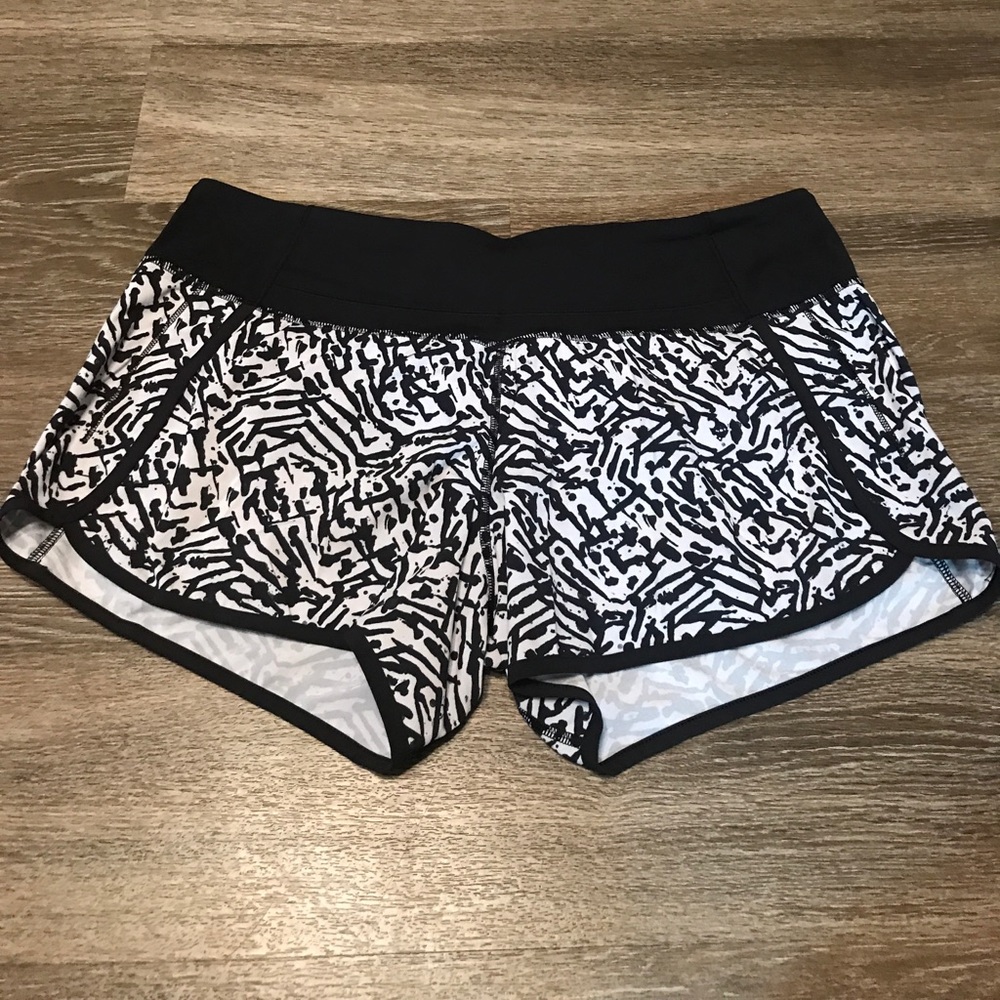 Lululemon 4” Black and White Run Times