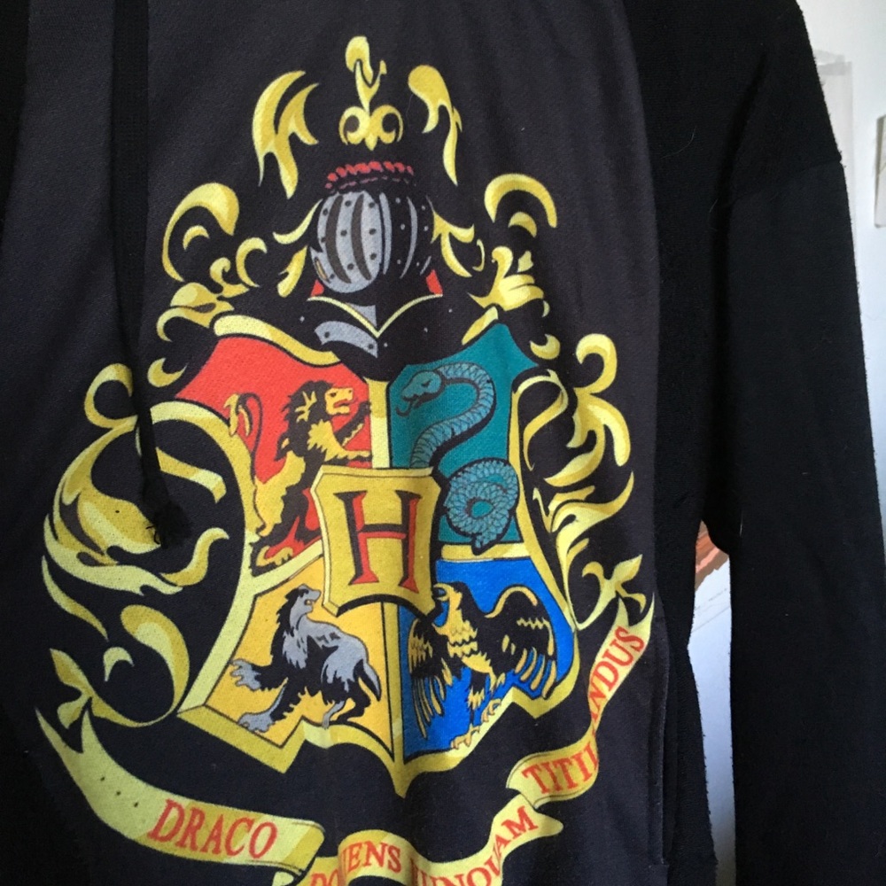 Hogwarts sweatshirt - Picture 2 of 2