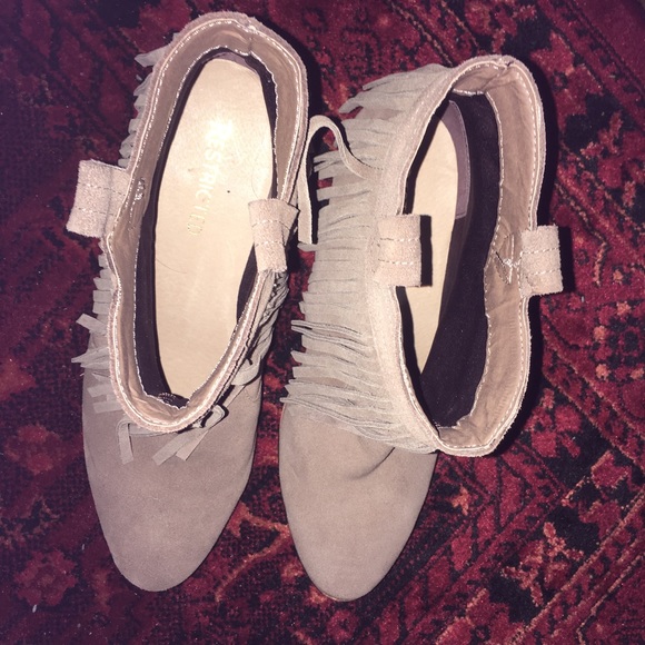 Fringe ankle boots - Picture 2 of 5