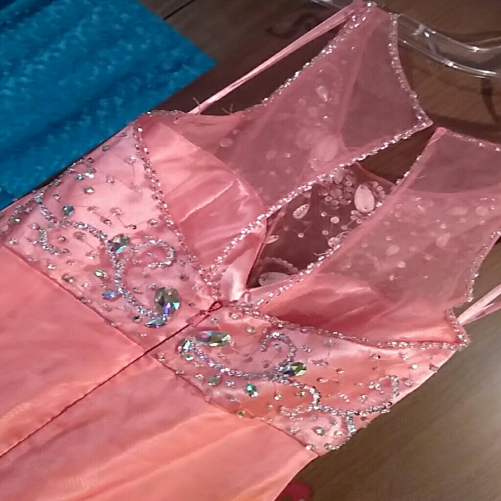 Dress - Picture 4 of 4