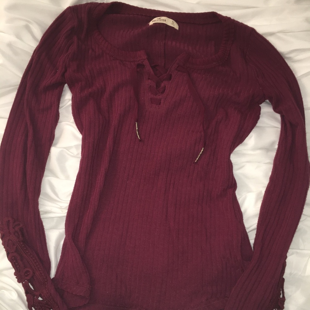 Maroon sweater with lace long sleeve!❤️