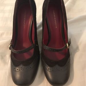 Tommy Hilfiger brown suede pumps!  EUC, Size 7 1/2