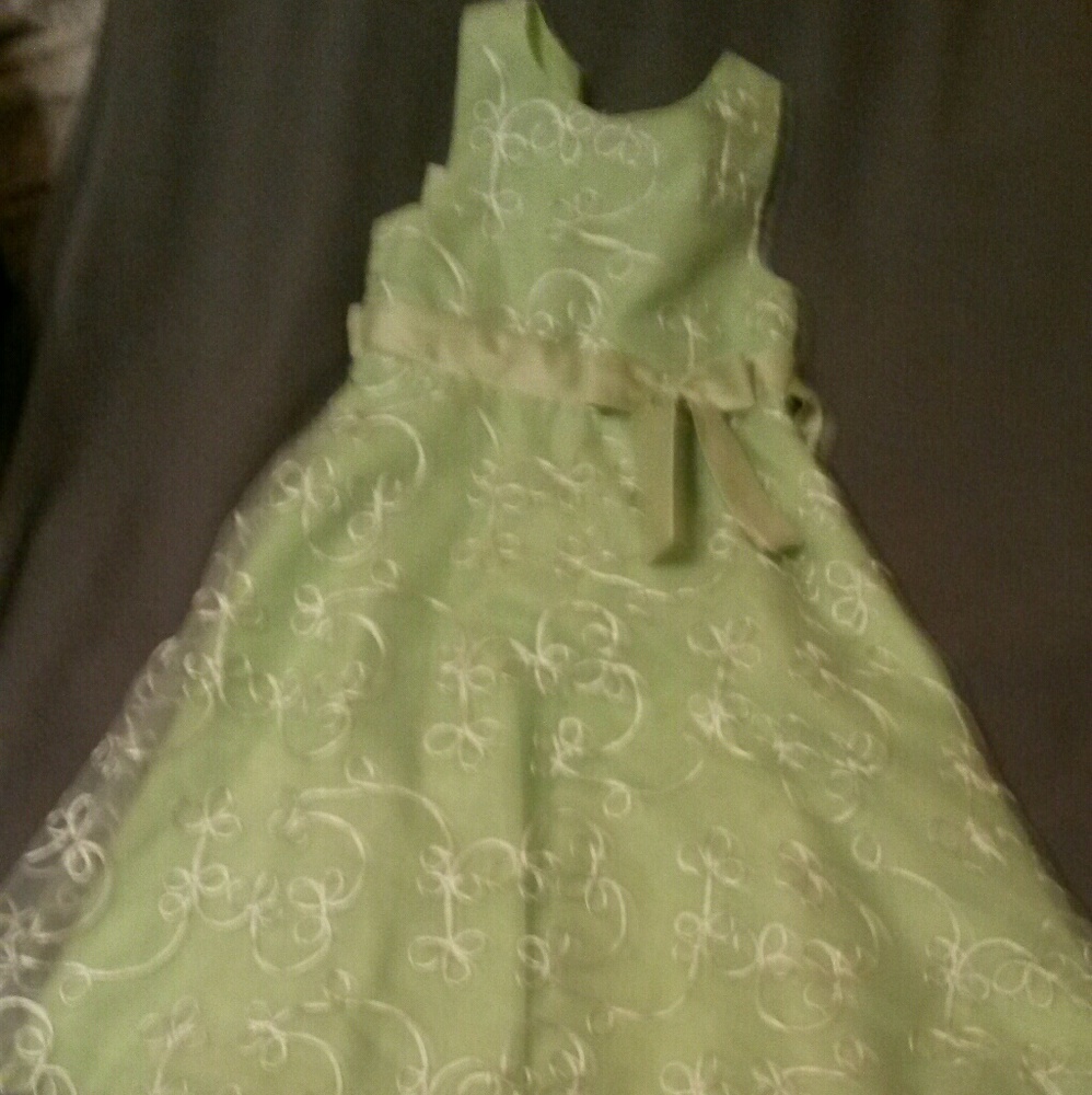Like new minty green girls dress size 10 worn once