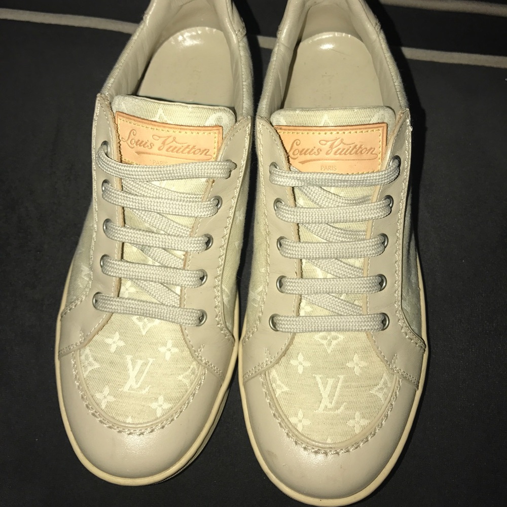 Children's Louis Vuitton trainers size 33 (3)