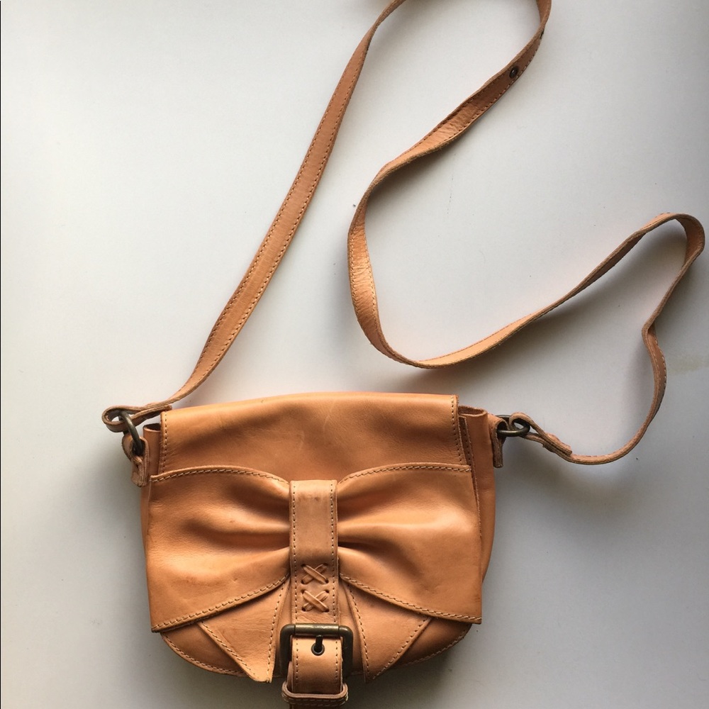 Cross body bag with bow