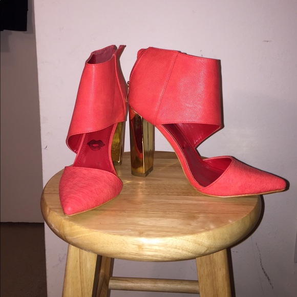 Cut-out Metallic Gold Block Heels - Picture 6 of 7