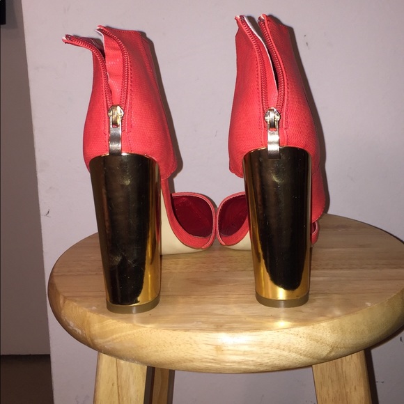 Cut-out Metallic Gold Block Heels - Picture 7 of 7