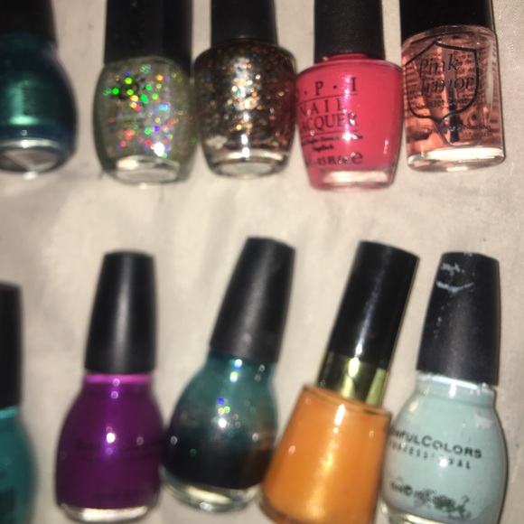 43 BUDLE OF NAIL POLISH - Picture 4 of 7
