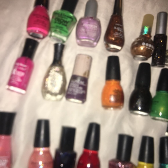 43 BUDLE OF NAIL POLISH - Picture 6 of 7