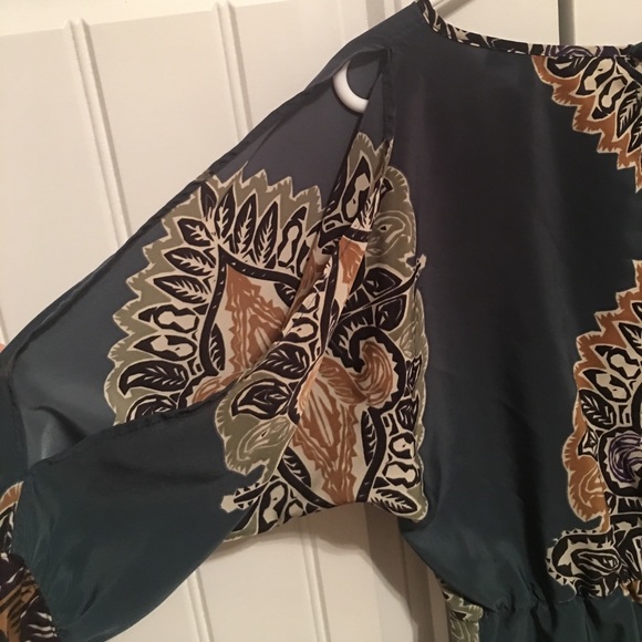 Keyhole sleeve & back dress - Picture 3 of 3