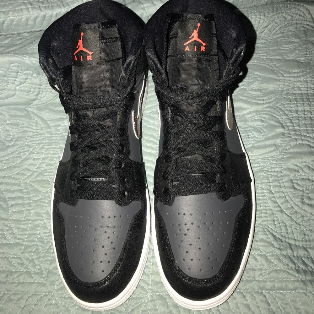 Men Air Jordan’s 1 retro size 10.5 Black/Gray/Gold