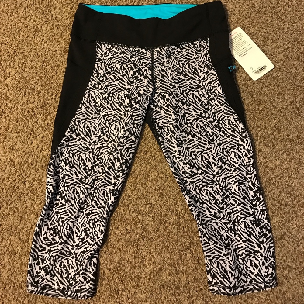 NEW lululemon Run: Too Speed Crop