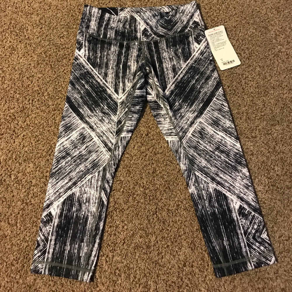 NEW lululemon Wunder Under Crop II