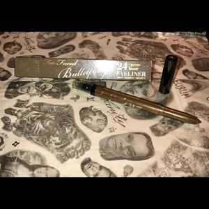 Too Faced BULLETPROOF 24 HR EYELINER IN DIRT BAG