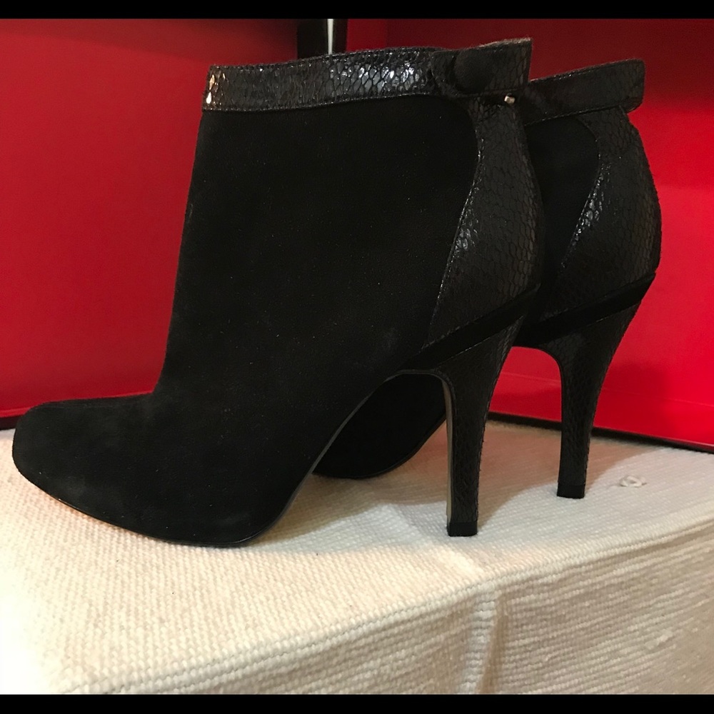 💸SEXY HILL SUED BOOTIES  - leather CUTE detail