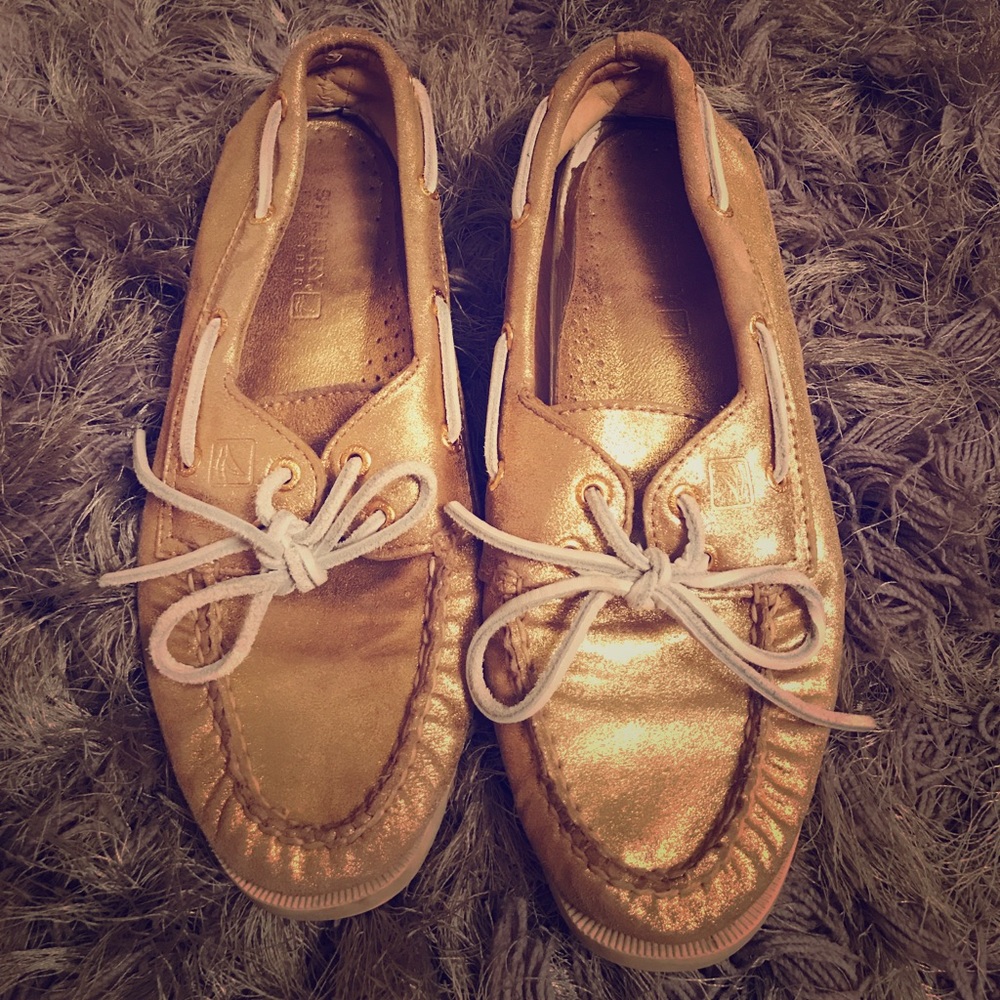 Gold Sperry top sider size 7 1/2