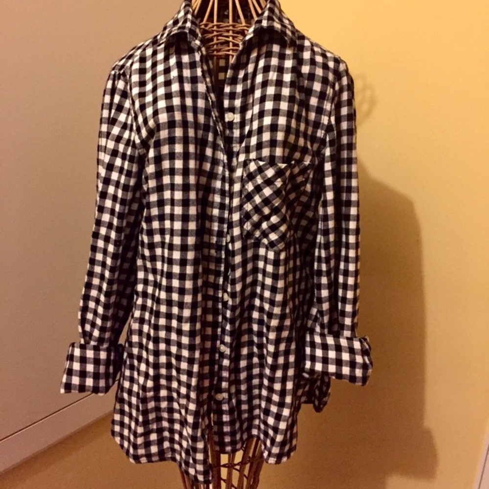 Old Navy black and white checkered plaid shirt
