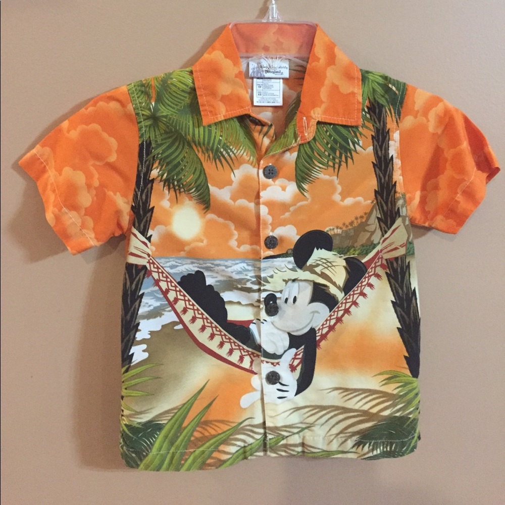 Boys sz XS Disney Hawaiian shirt