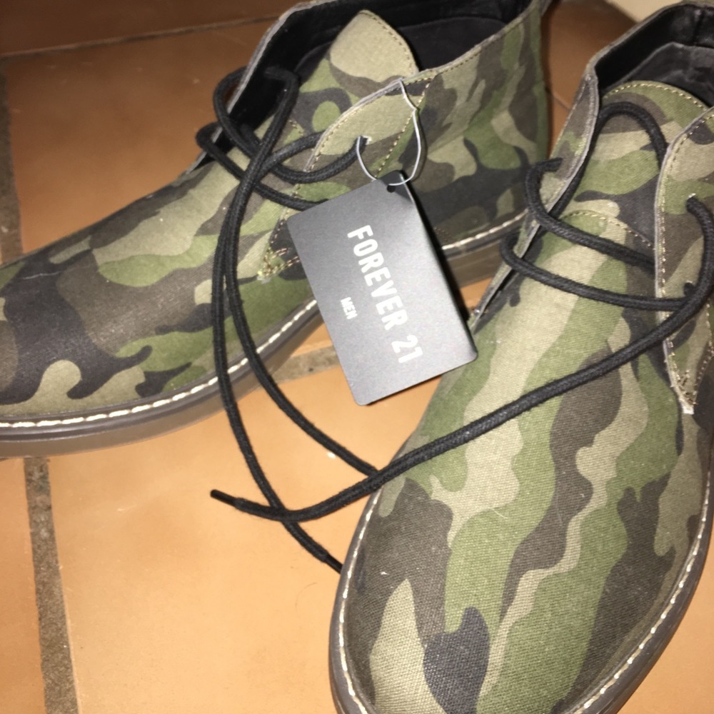 Men's camo boots
