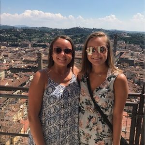 Meet your Posher, Courtney
