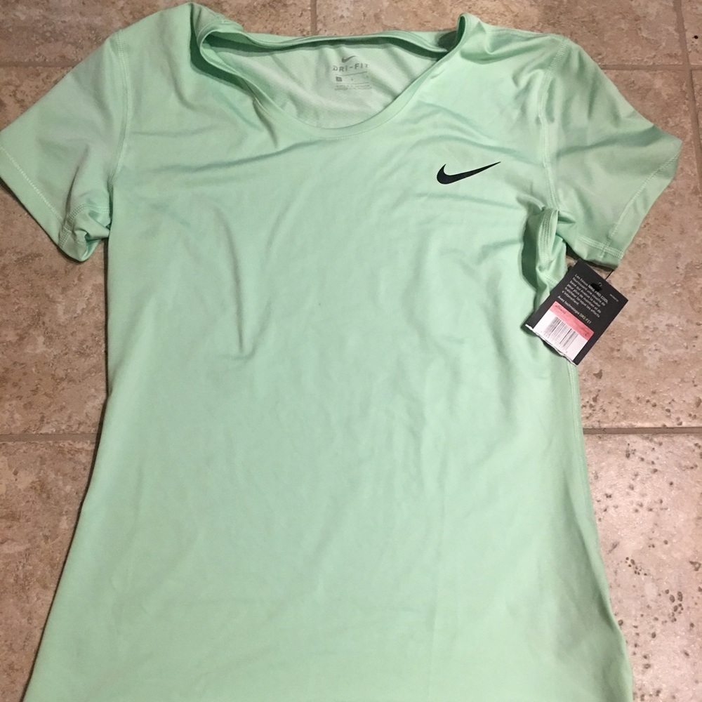 Nike top