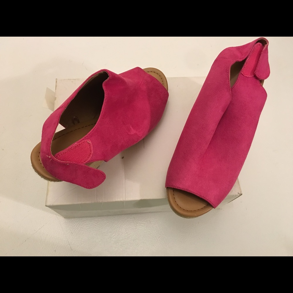 Pink peep toe sling back wedges