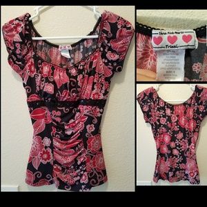 ❌SOLD❌ Three Pink Hearts Top. Size: Small