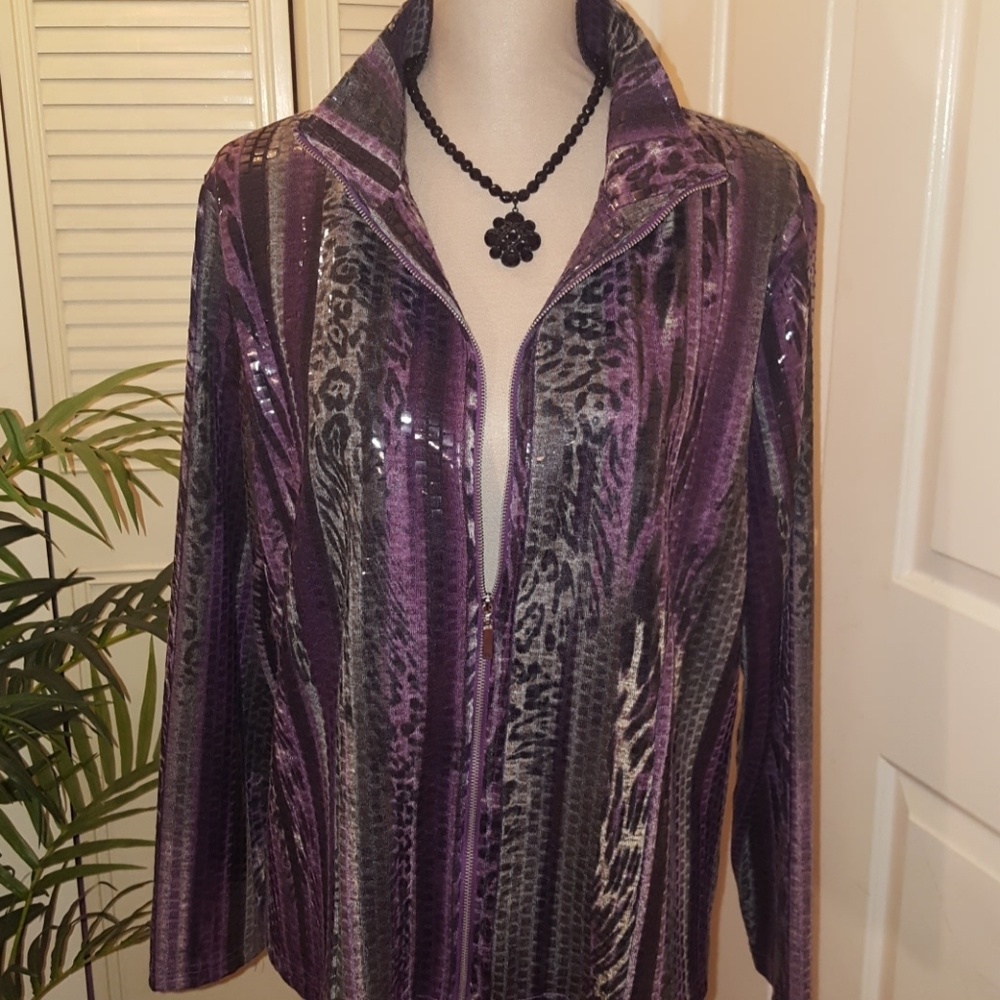 Erin zipper up purple and black jacket. Size XLP