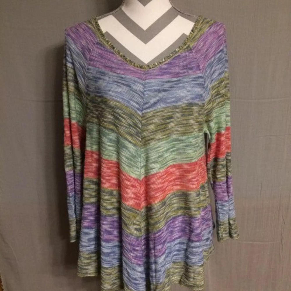 New Directions Size S Shirt Vneck 
Acrylic / Rayon