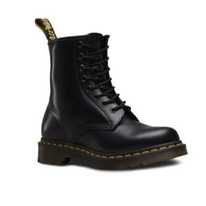 ORIGINAL DR. MARTENS 8-EYE BOOT