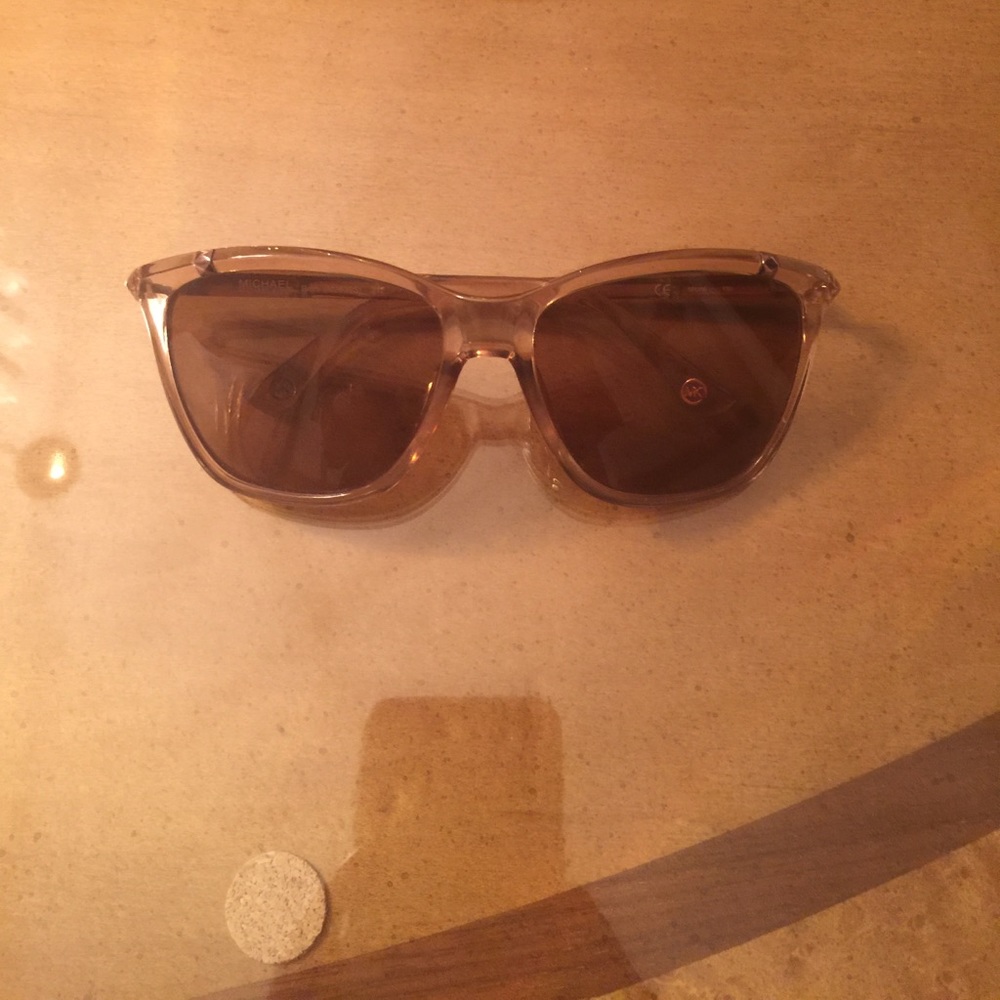 MK Sunglasses -- Beth 2839s
