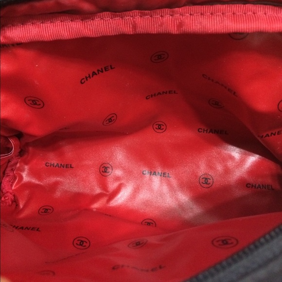 🌹 Chanel Makeup Bag 🌹 - Picture 4 of 4