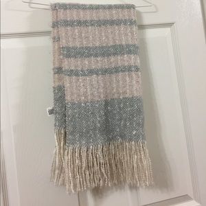 AE scarf