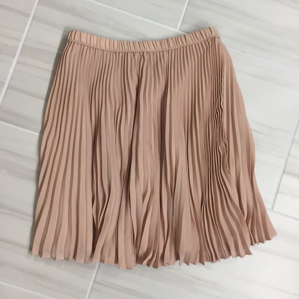 Banana Republic pleated skirt