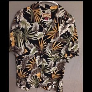 Caribbean Joe Mens Hawiian Button up Floral size M