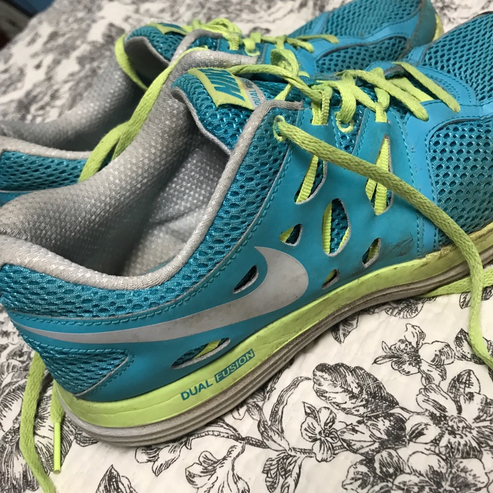 Nike tennis shoes