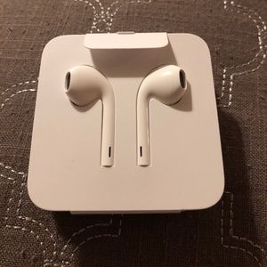 EarPods with Lighting Connector