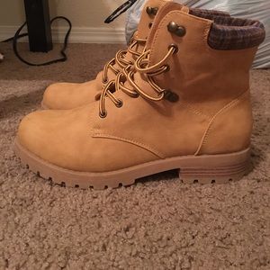 Brand new never worn boots!!!