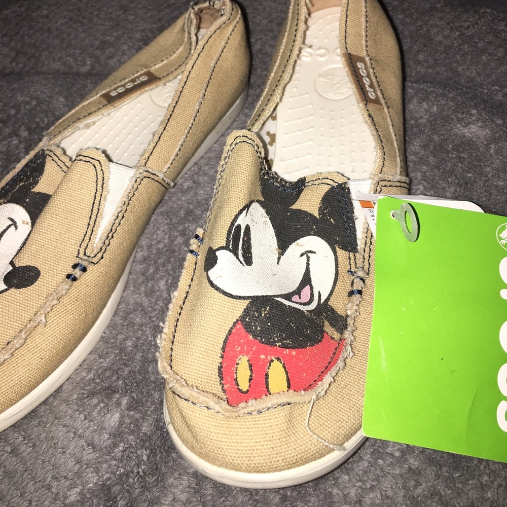 NWT Mickey Crocs Size 8