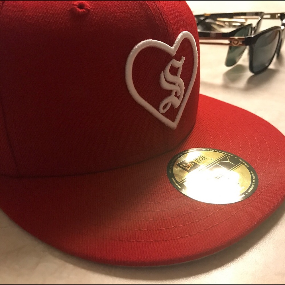 Supreme Heart New Era hat