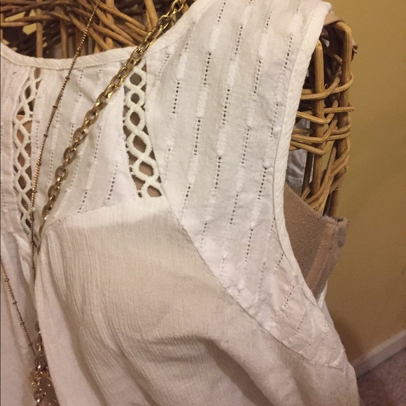 Flowy White Top with cute detailing at the top - Picture 4 of 5