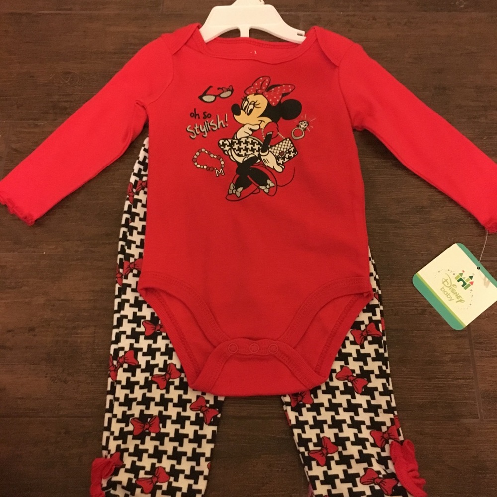 Minnie Mouse set.