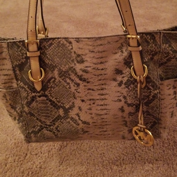 Bag - Picture 2 of 4