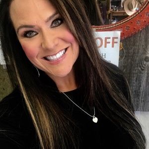 Meet your Posher, Deena