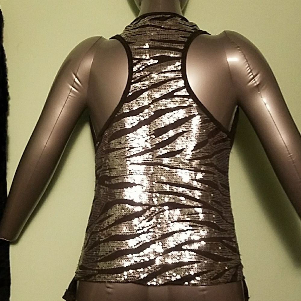 ⚠️SOLD⚠️Scoop Neck Sequin Razor Back Top