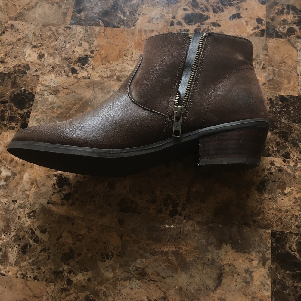 Bass brown boots