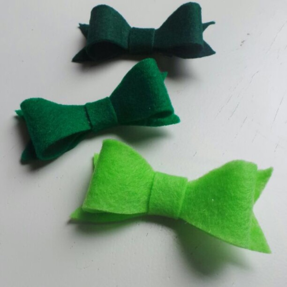 "Green with Envy" Bow Set