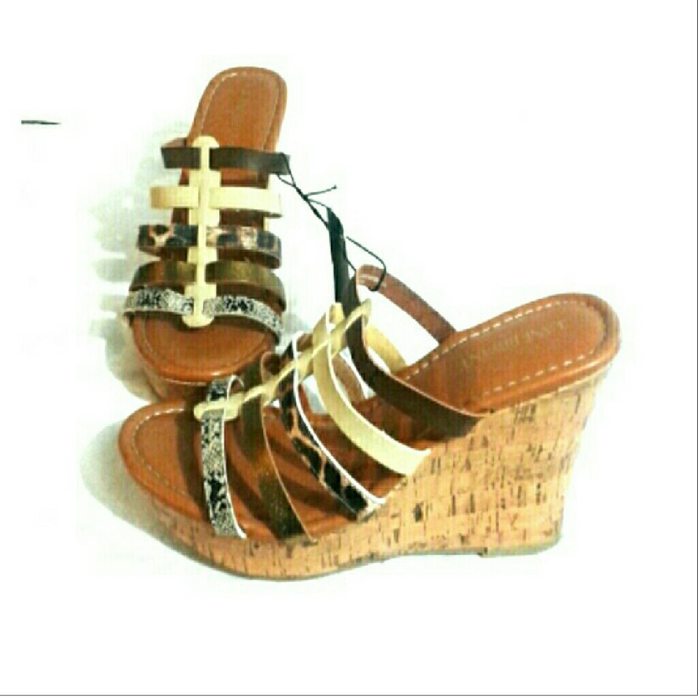 Lane Bryant sandal wedge size9w multi strap design