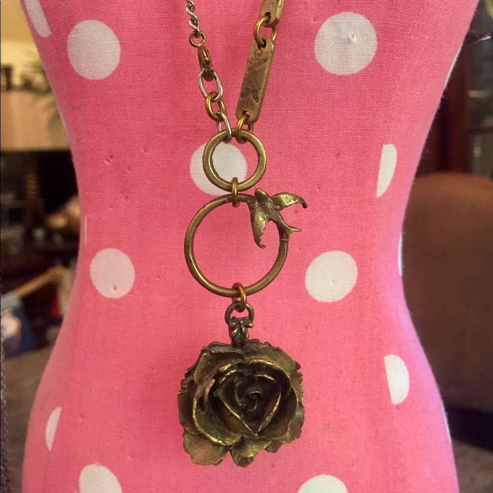 Vintage style rose necklace